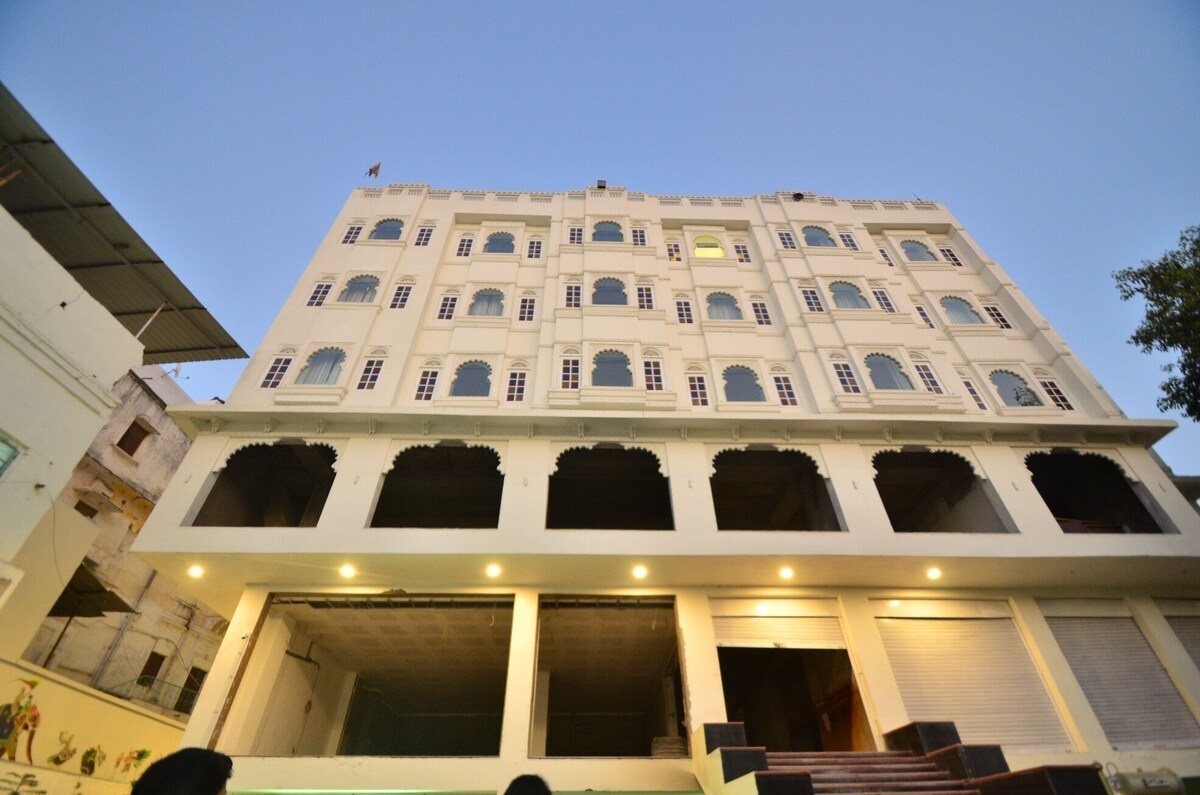 AARAM MAHAL UDAIPUR, Udaipur