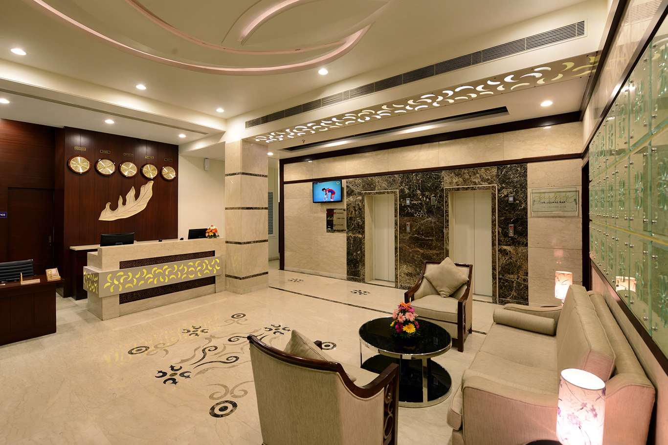 HOTEL GOLDEN MANOR