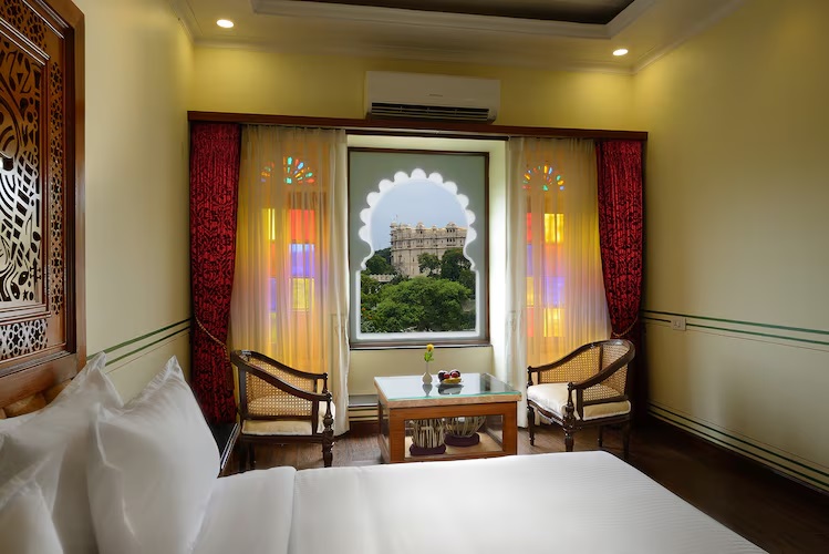 AARAM MAHAL UDAIPUR