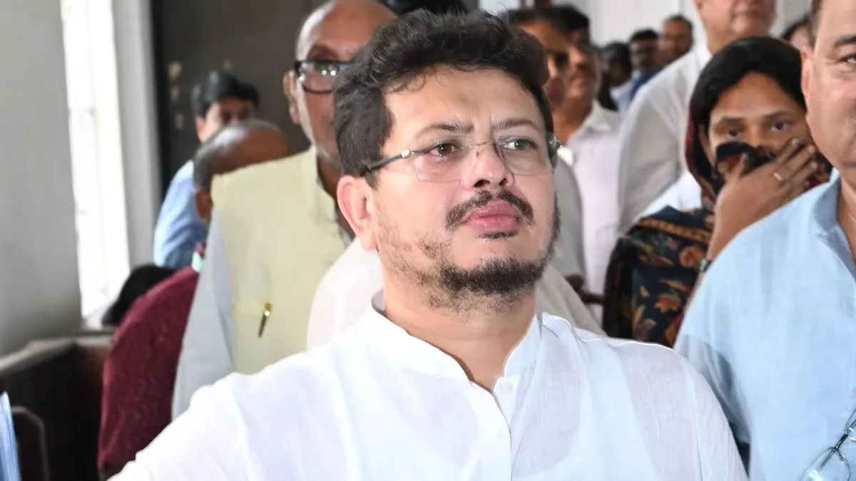 আমফান তহবিল চুরি: 'সাগর চুরি' বললেন ঋতব্রত, পাল্টা দোলার কটাক্ষ