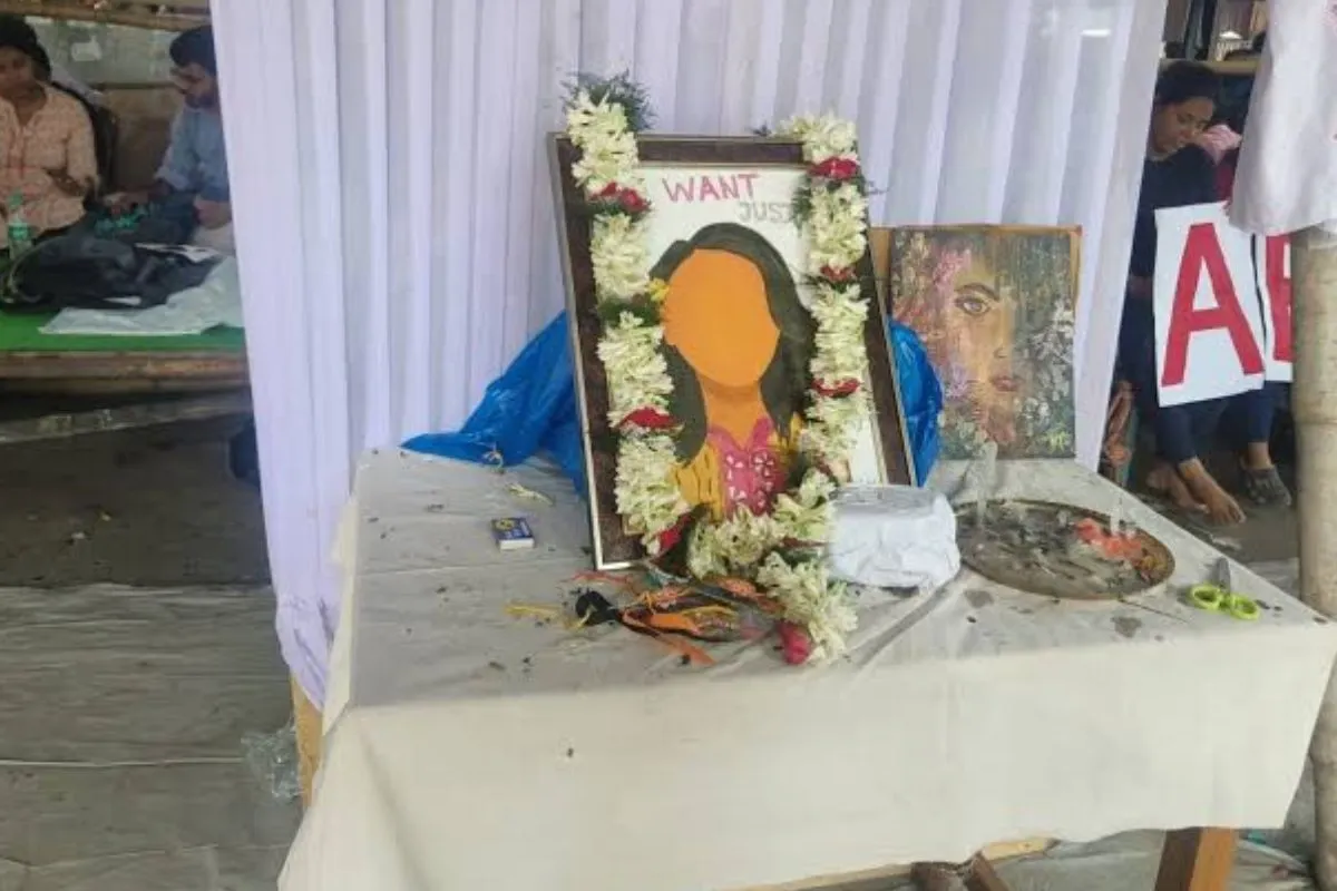 আরজি করের নির্যাতিতার স্মরণে রবিবার ২ মিনিট নীরবতা পালন