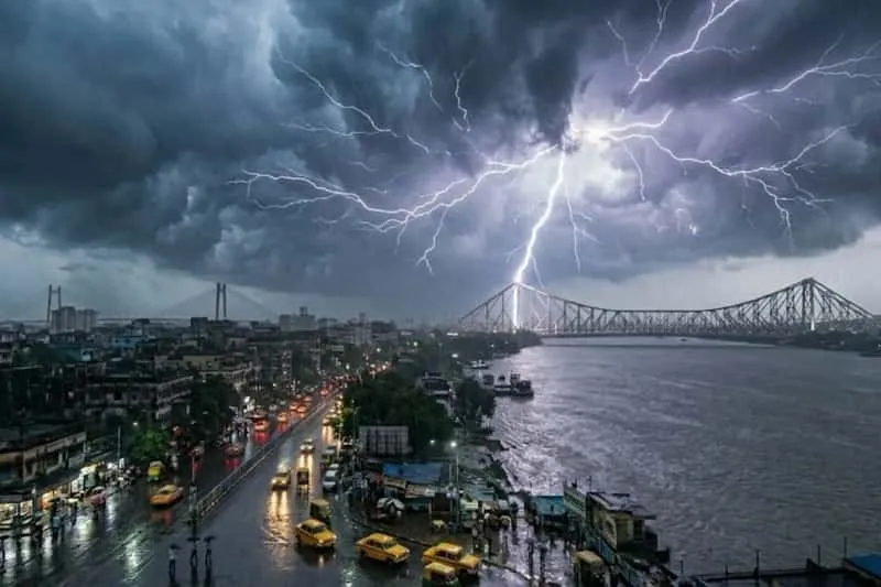 বঙ্গোপসাগরে গভীর নিম্নচাপ, দক্ষিণবঙ্গে লাল সতর্কতা