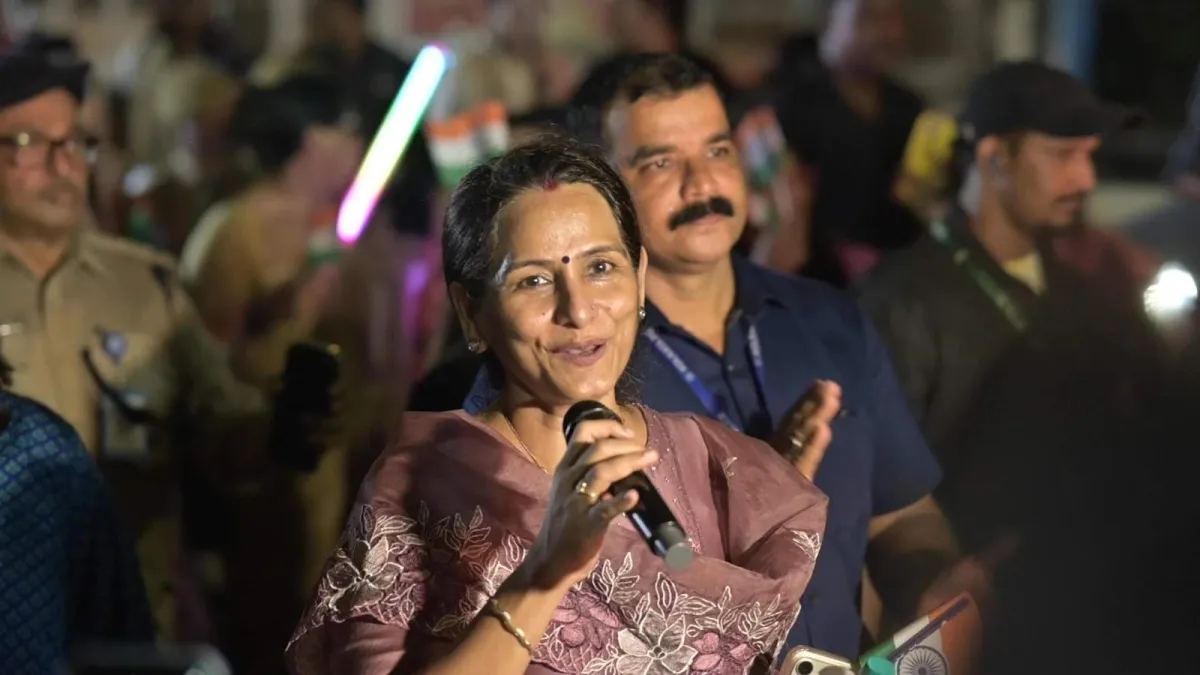 কলকাতায় নারীদের নিয়ে দ্য ওয়ালের মধ্যরাতের পদযাত্রা
