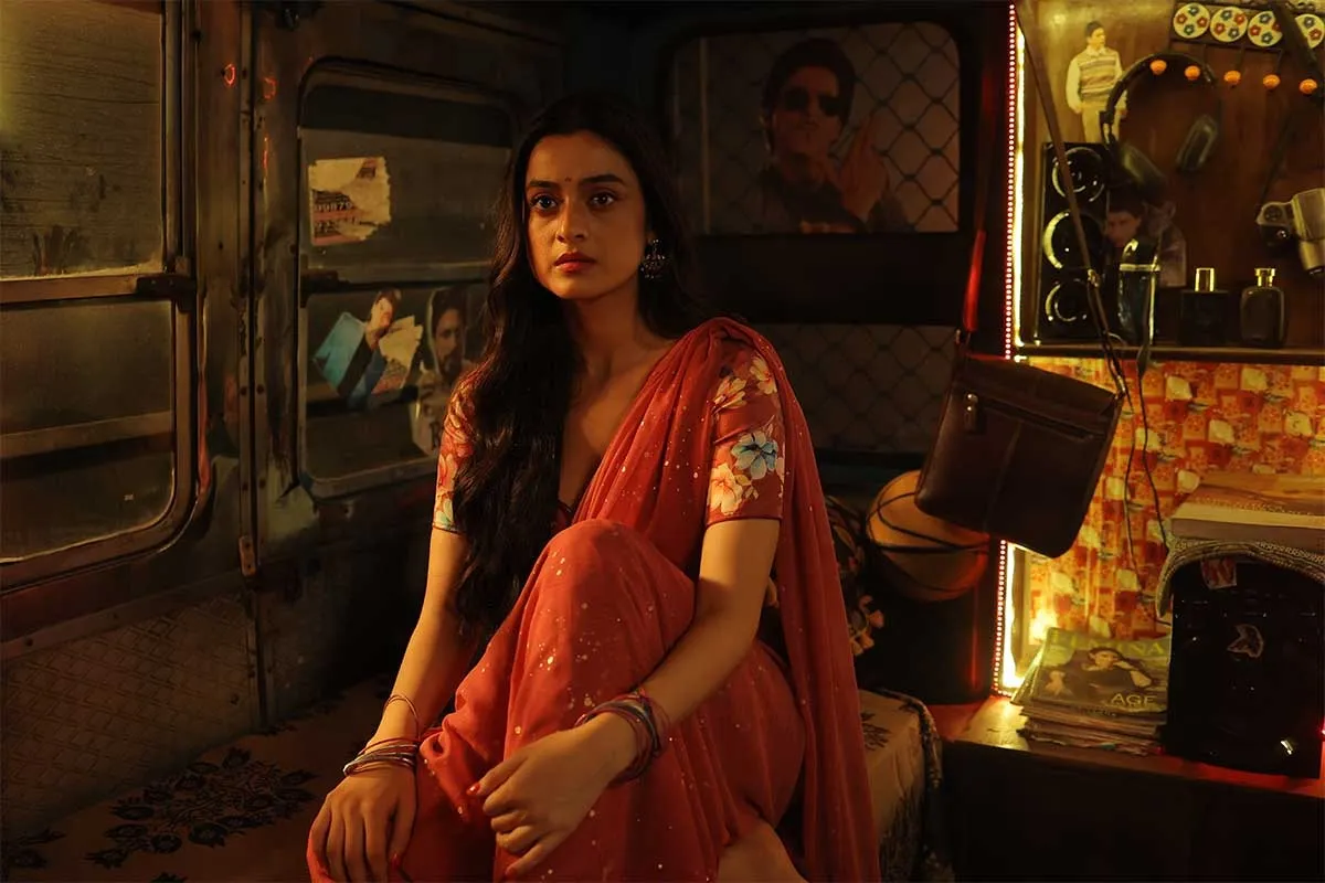 বাবার খোঁজে কলকাতায় এসে কনম্যানের সঙ্গে বন্ধুত্ব বনি-দর্শনার ছবিতে