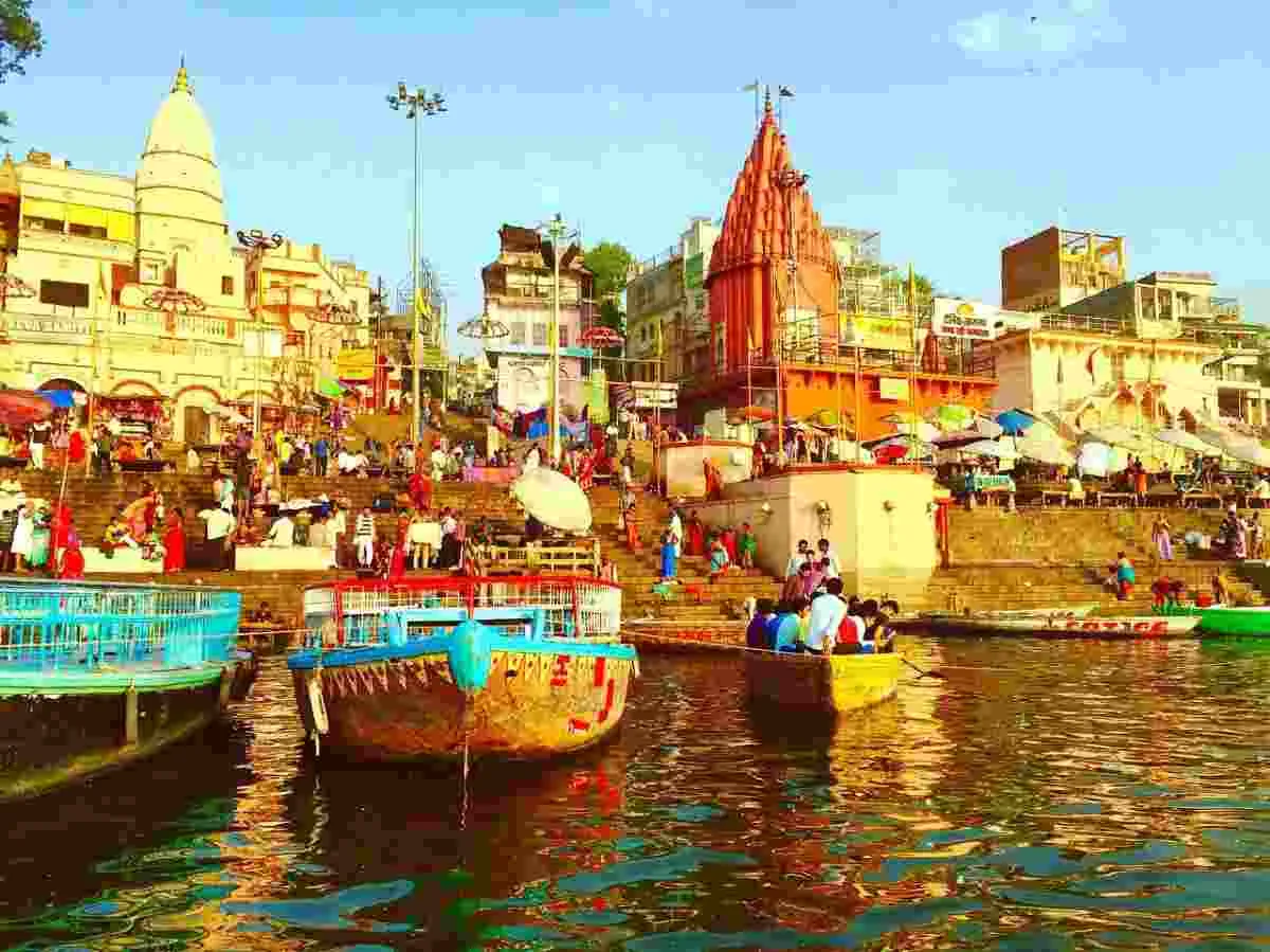 বারাণসীতে গঙ্গা বিপদসীমার কাছে, বন্ধ নৌকা চলাচল