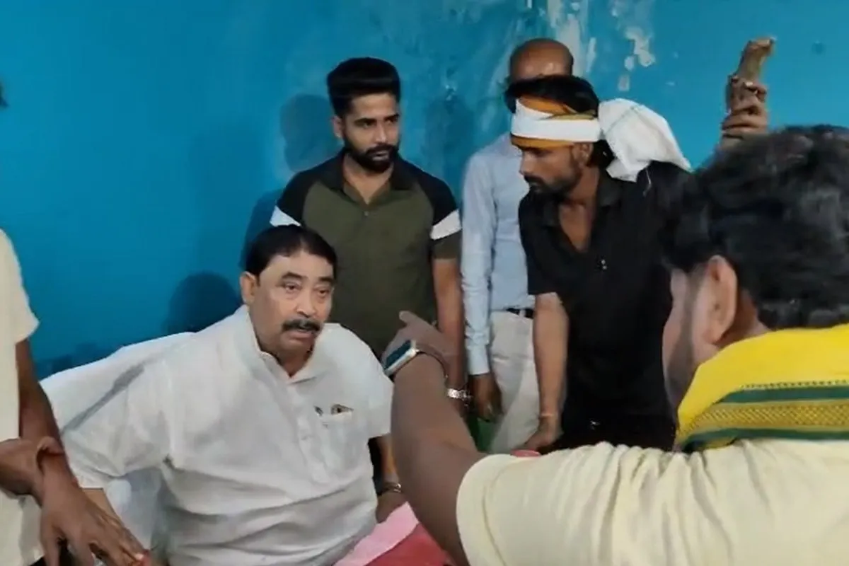 সিউড়িতে অনুব্রতর সামনেই দলীয় কার্যালয়ে ভাঙচুর, ৩ যুবক আটক