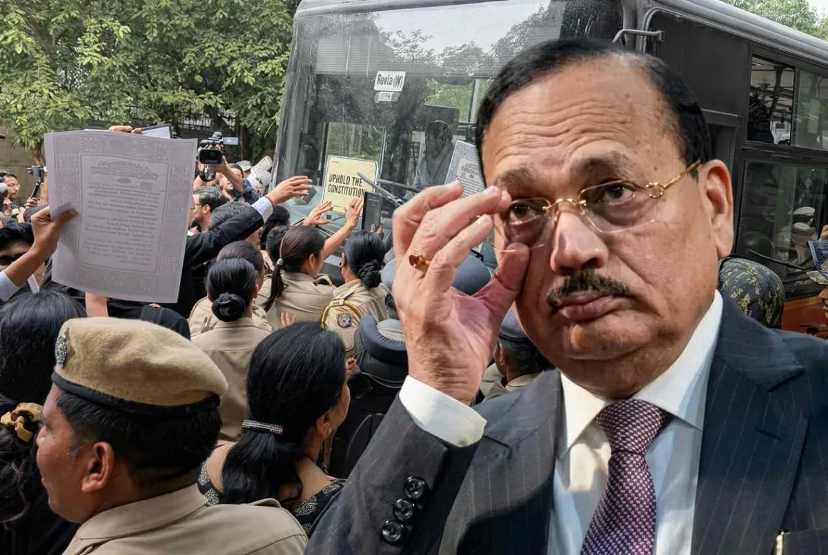 সুপ্রিম কোর্টের বাইরে বিক্ষোভ, আইনজীবী আটক, প্রধান বিচারপতির হস্তক্ষেপ