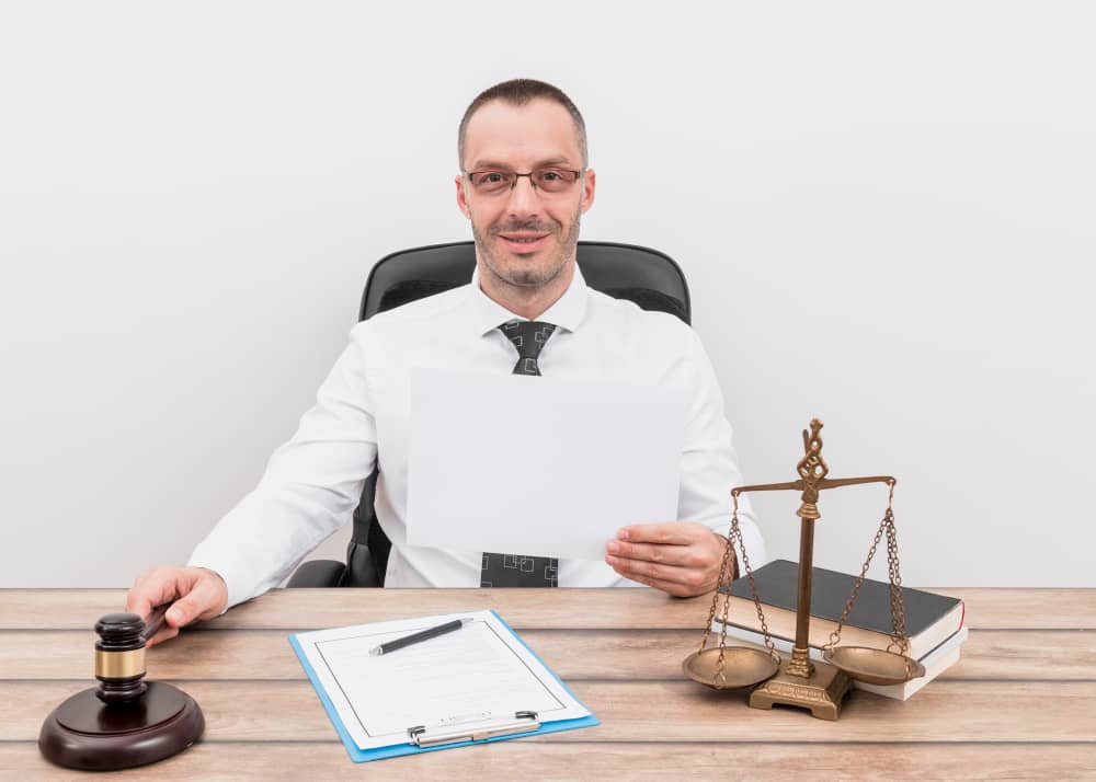 How to become Legal Manager