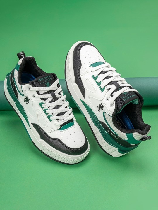 Men Solid Round Toe Memory Foam Sneakers