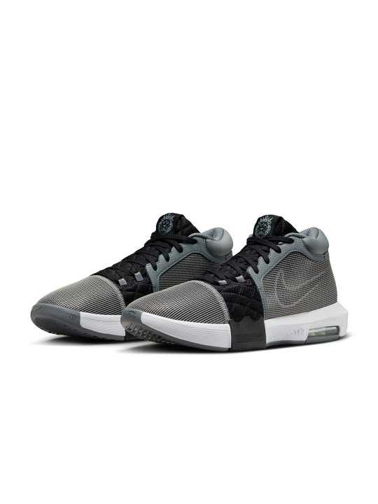 LeBron Witness 8 EP Basketball Shoes