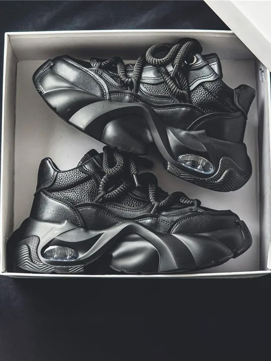 Men Lace-Ups Sneakers