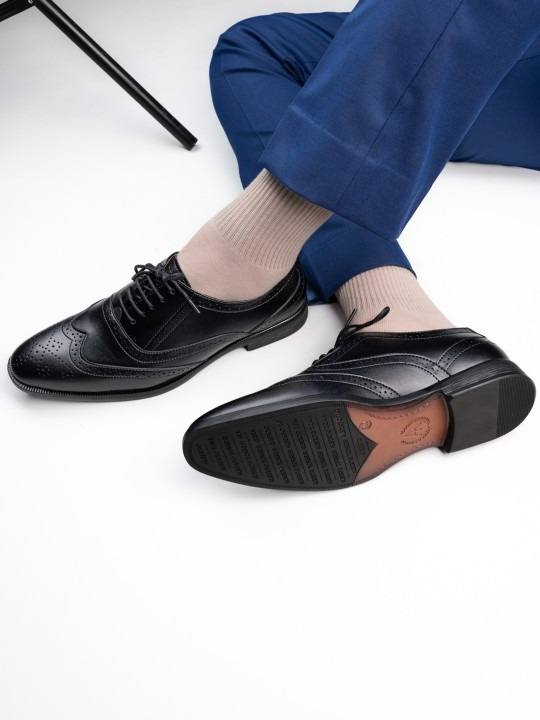 Men Black Solid Formal Brogues