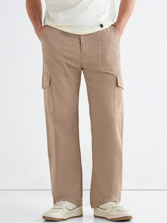 Men Solid Straight Fit Cargos Trousers