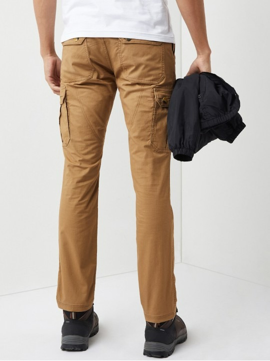 Men Relaxed Mid Rise Wrinkle Free Cotton Cargos Trousers