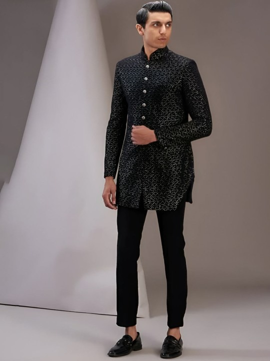 Men Embroidered Mandarin Collar Long Sleeve Sherwani Set