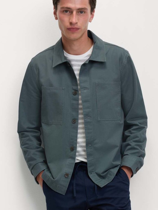 Men Relaxed Fit Solid Spread Collar Pure Cotton Casual Shirt