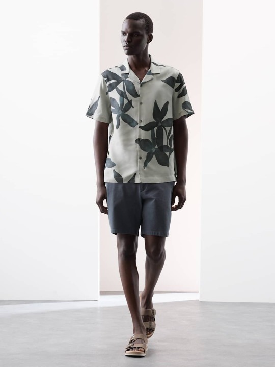 Men Floral Printed Cuban Collar Casual Shirt