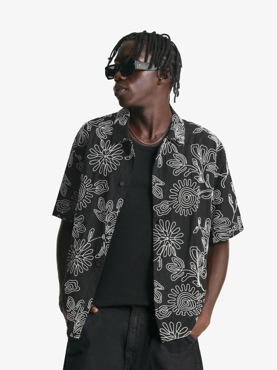 Men Standard Fit Floral Printed Spread Collar Casual Shirt