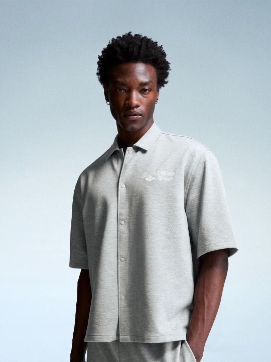 Men Standard Fit Solid Spread Collar Casual Shirt
