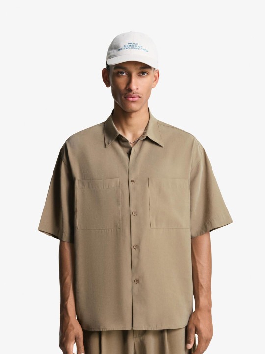 Men Standard Relaxed Fit Solid Spread Collar Casual Shirt