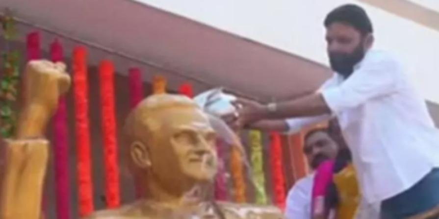 kodali nani and NTR statue