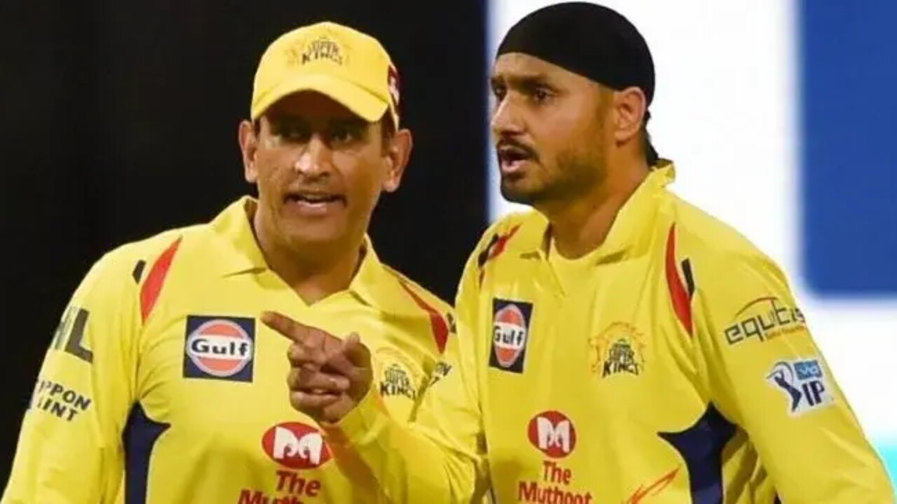 Harbhajan Singh And Ms Dhoni Imresizer