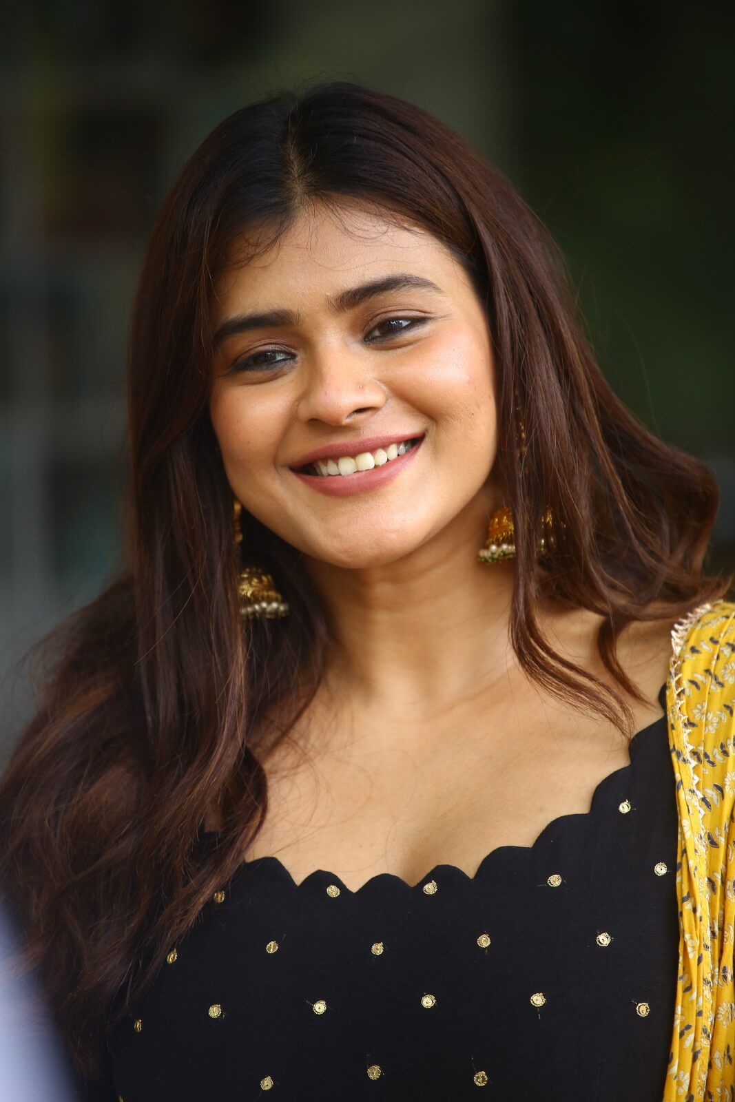 Hebah Patel stuns in traditional attire