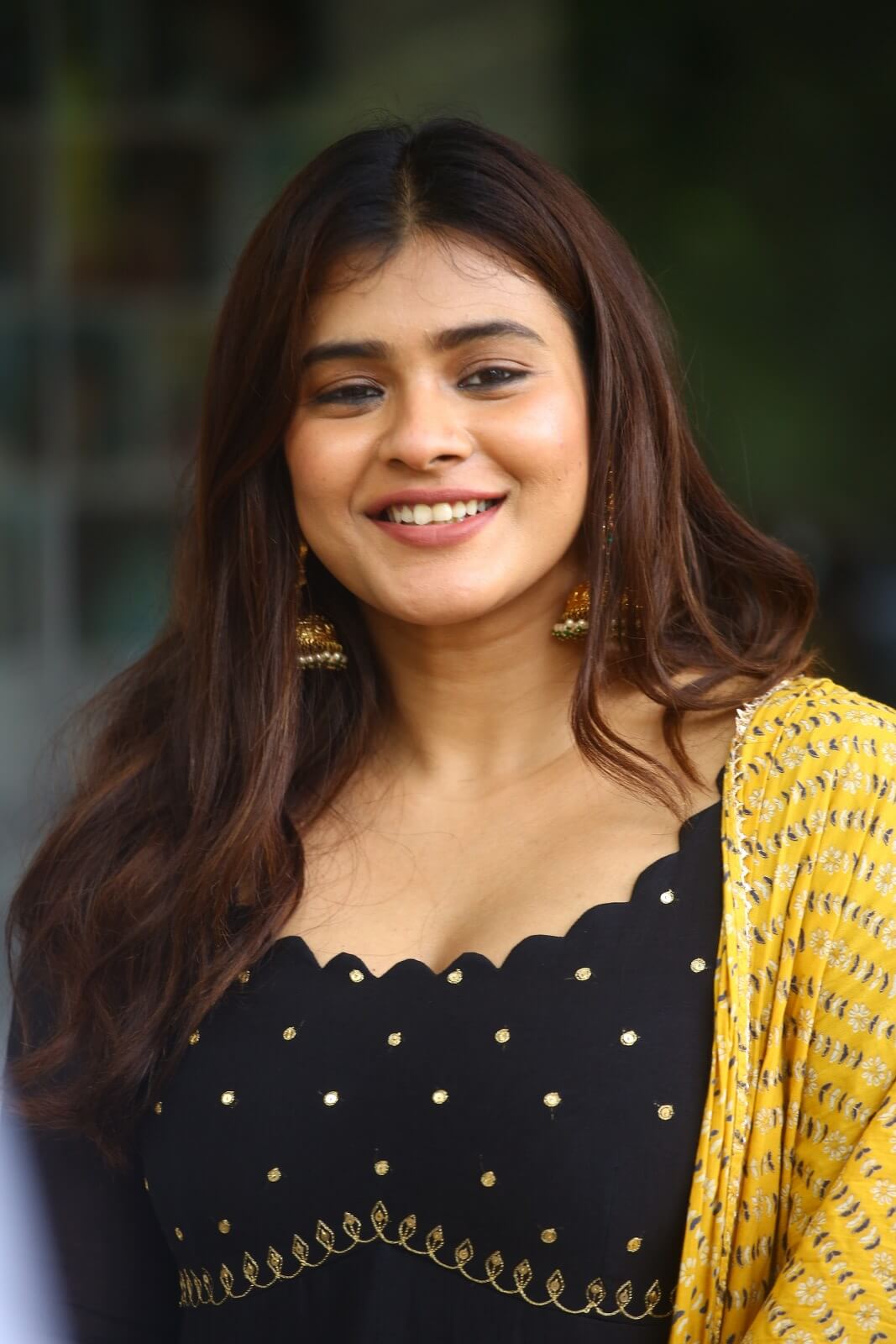 Hebah Patel stuns in traditional attire