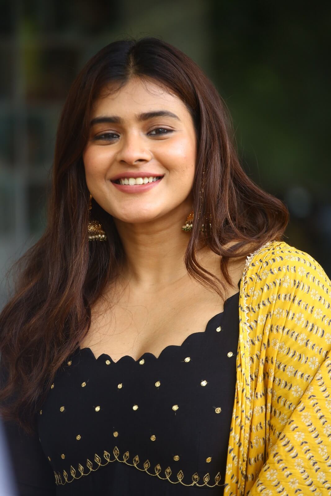 Hebah Patel stuns in traditional attire