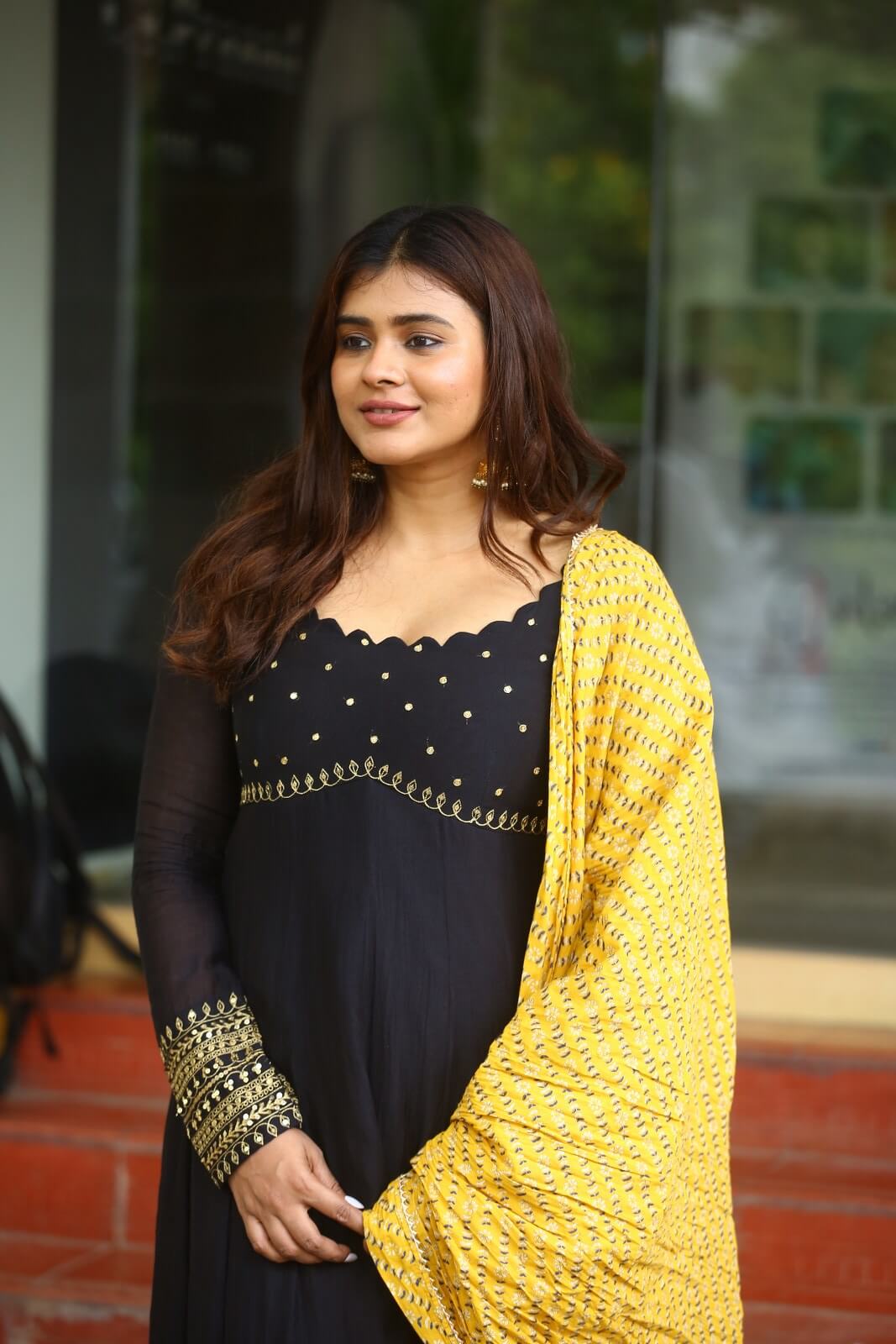 Hebah Patel stuns in traditional attire