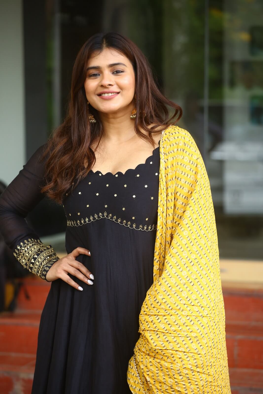 Hebah Patel stuns in traditional attire