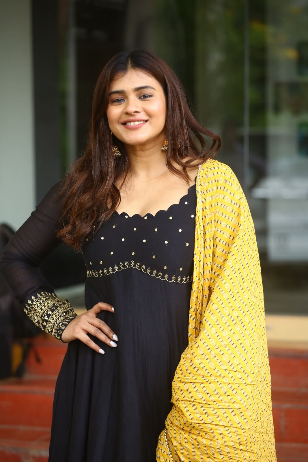 Hebah Patel stuns in traditional attire