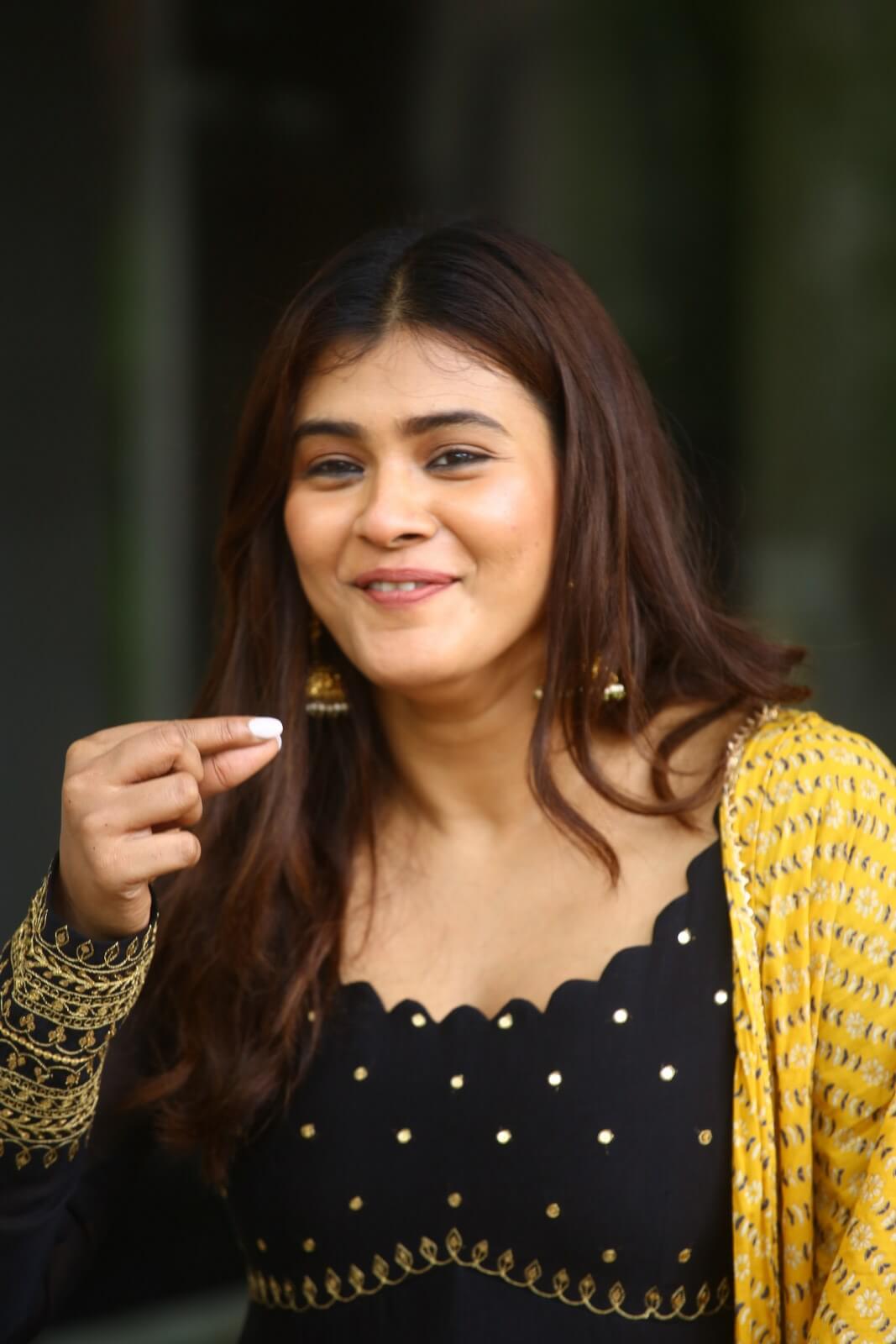 Hebah Patel stuns in traditional attire