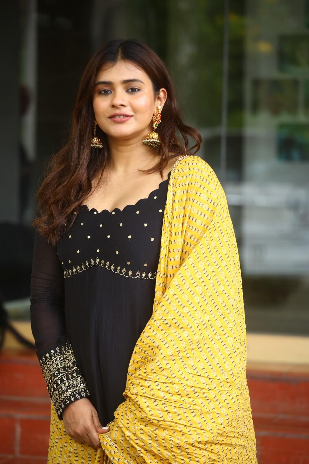 Hebah Patel stuns in traditional attire