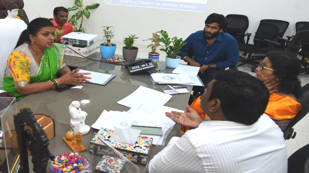 minister RK roja