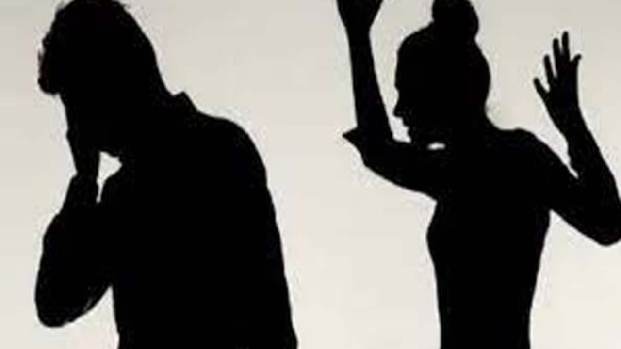 Husband Wife Fight Imresizer