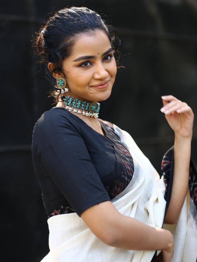 Anupama Parameswaran (18)