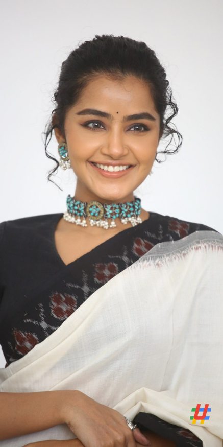 Anupama Parameswaran Pics