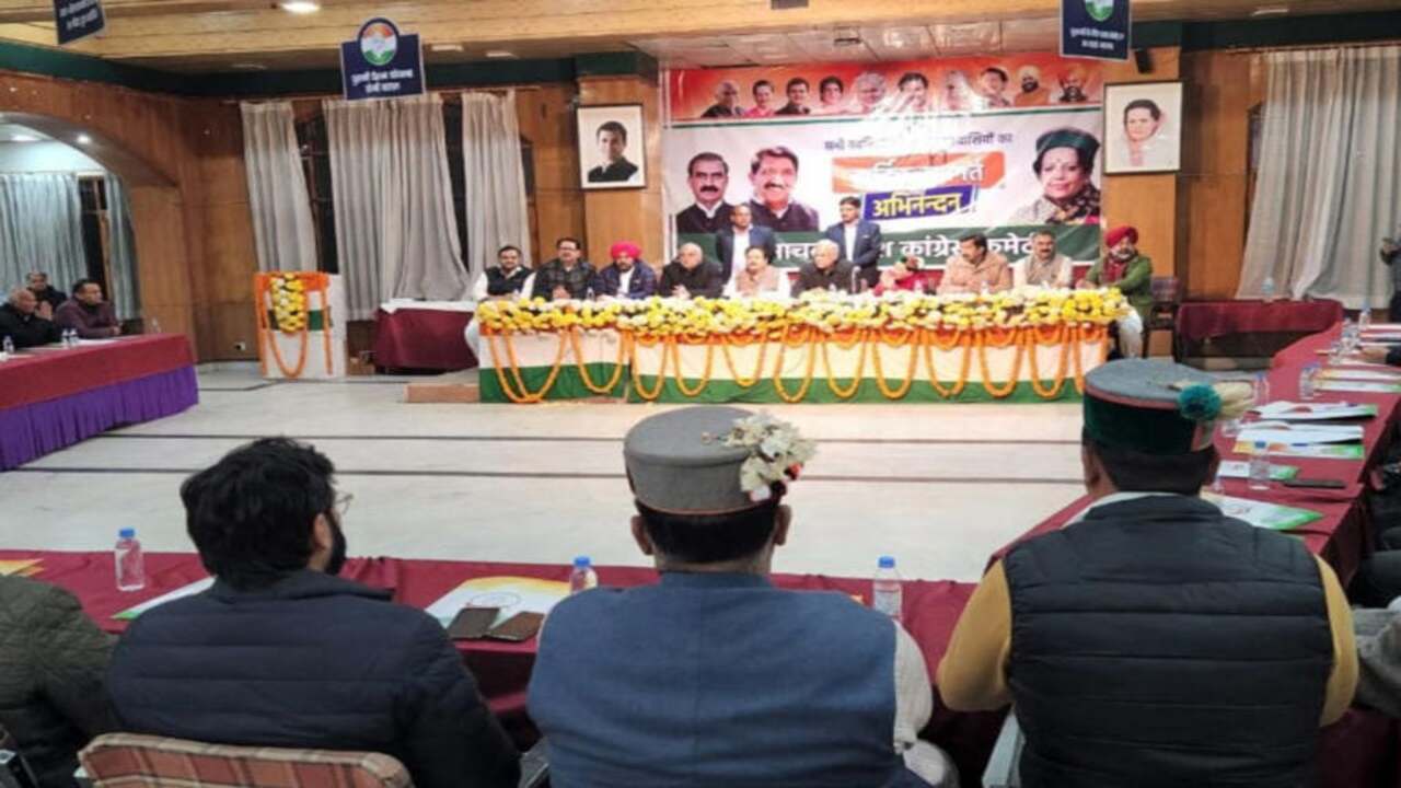 Himachal CM Chair: సీఎం కుర్చీ కోసం కుస్తీ షురూ Meeting himachal cm post