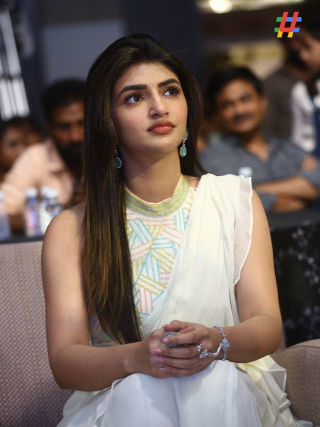 Sreeleela Interview Pics (17)