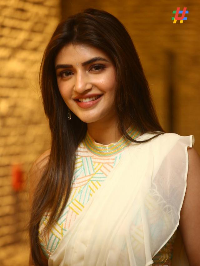 Sreeleela Interview Pics (18)