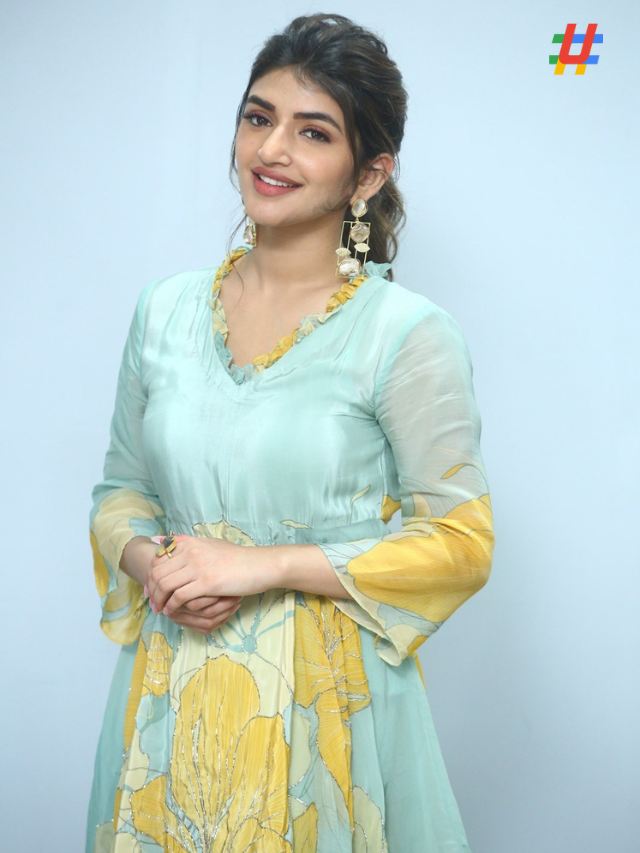 Sreeleela Interview Pics (21)