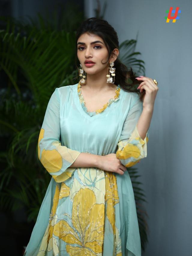 Sreeleela Interview Pics (4)