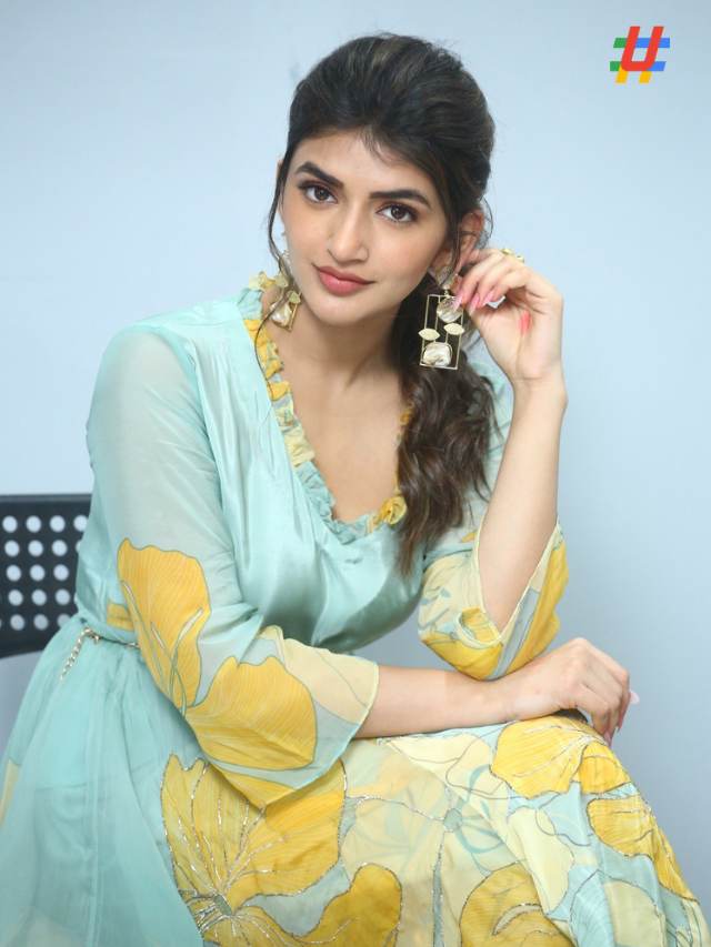 Sreeleela Interview Pics (6)