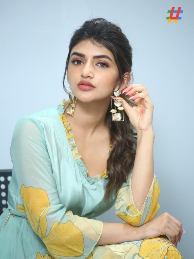 Sreeleela Interview Pics (7)
