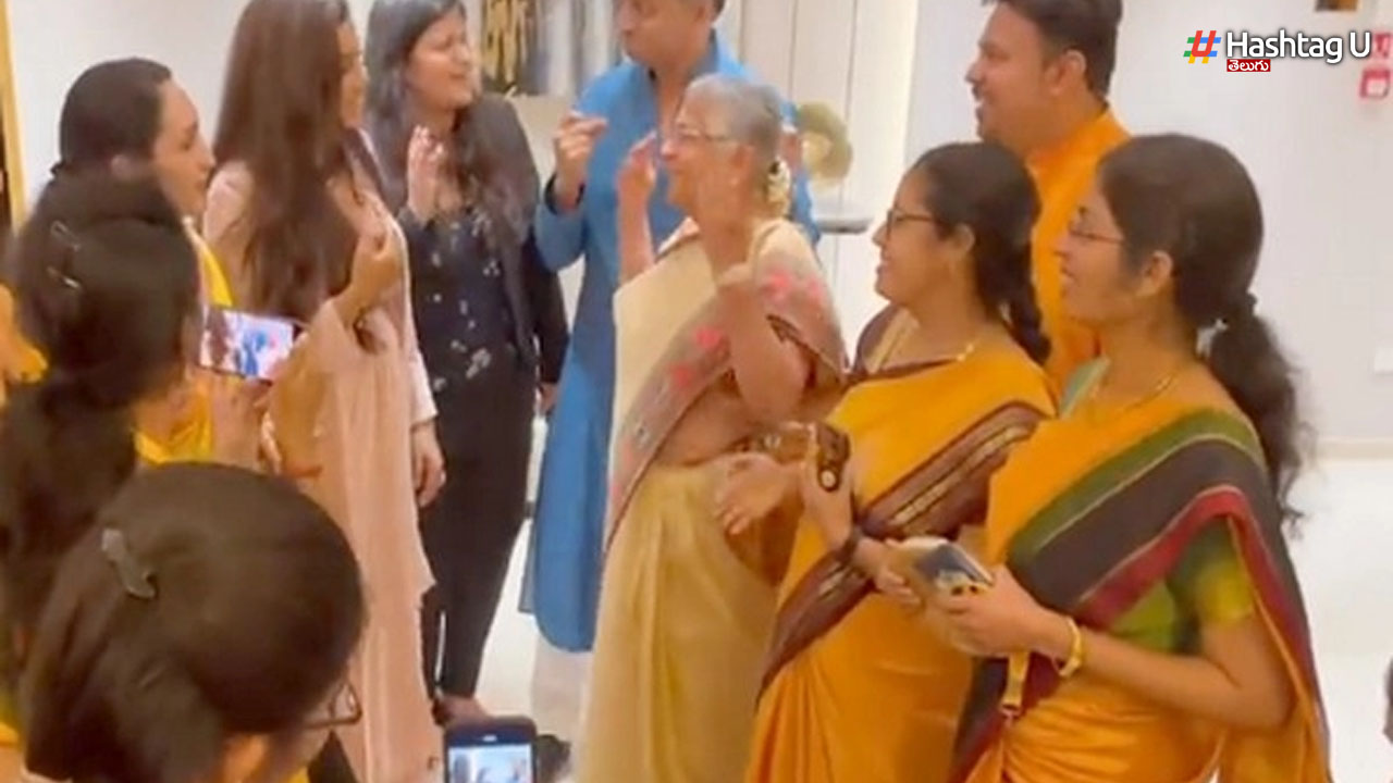 Sudha Murthy dance