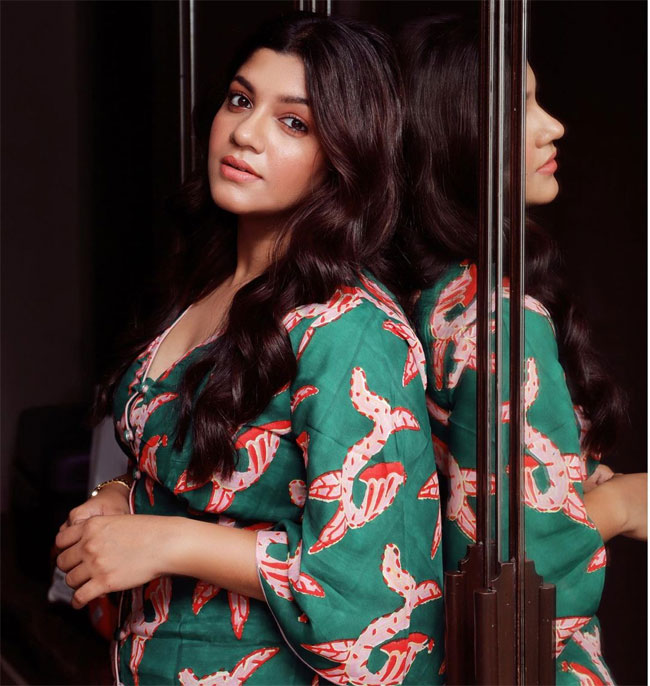 2001aparna002