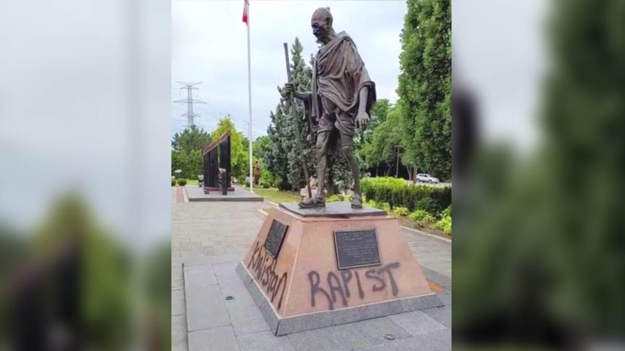 Mahatma Gandhi statue