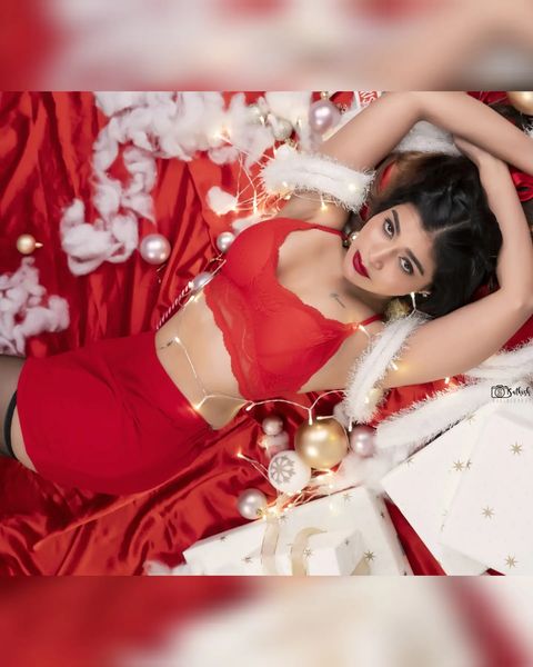 Dharsha Gupta (16)