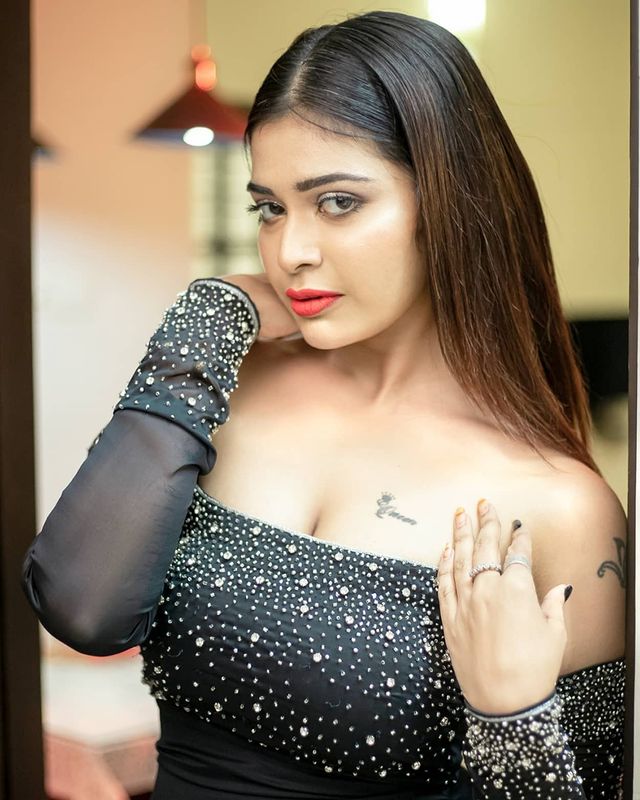 Dharsha Gupta (34)
